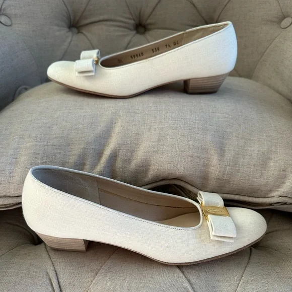 Vintage 90s Salvatore Ferragamo cream linen bow toe kitten heels women’s 7 1/2 - Picture 2 of 14